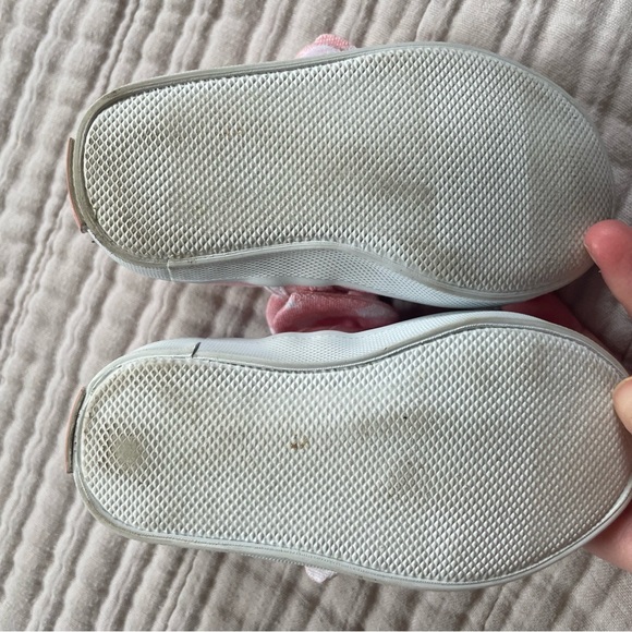 Adorable pink and white Janie and Jack shoe - Picture 4 of 5